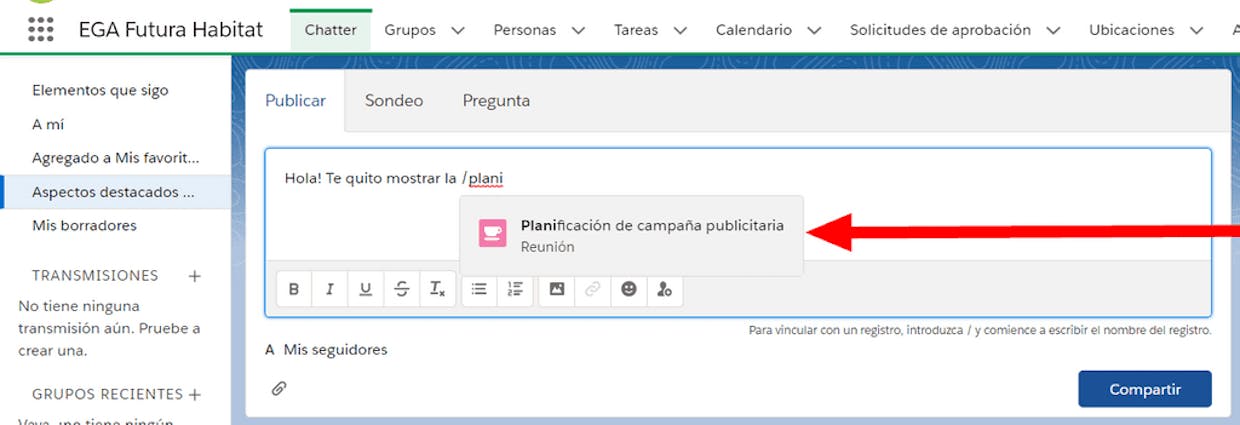 Es posible vincular un registro en un comentario de chatter mediante el botón colaborar dentro de un informe?