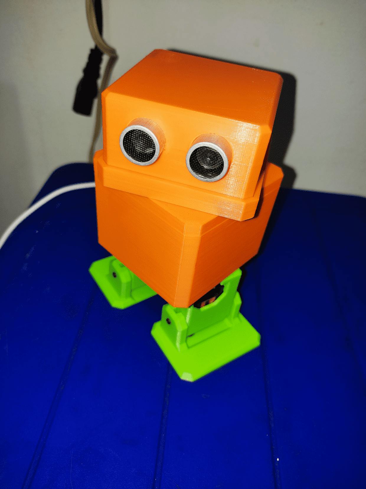 Otto robot rotating head