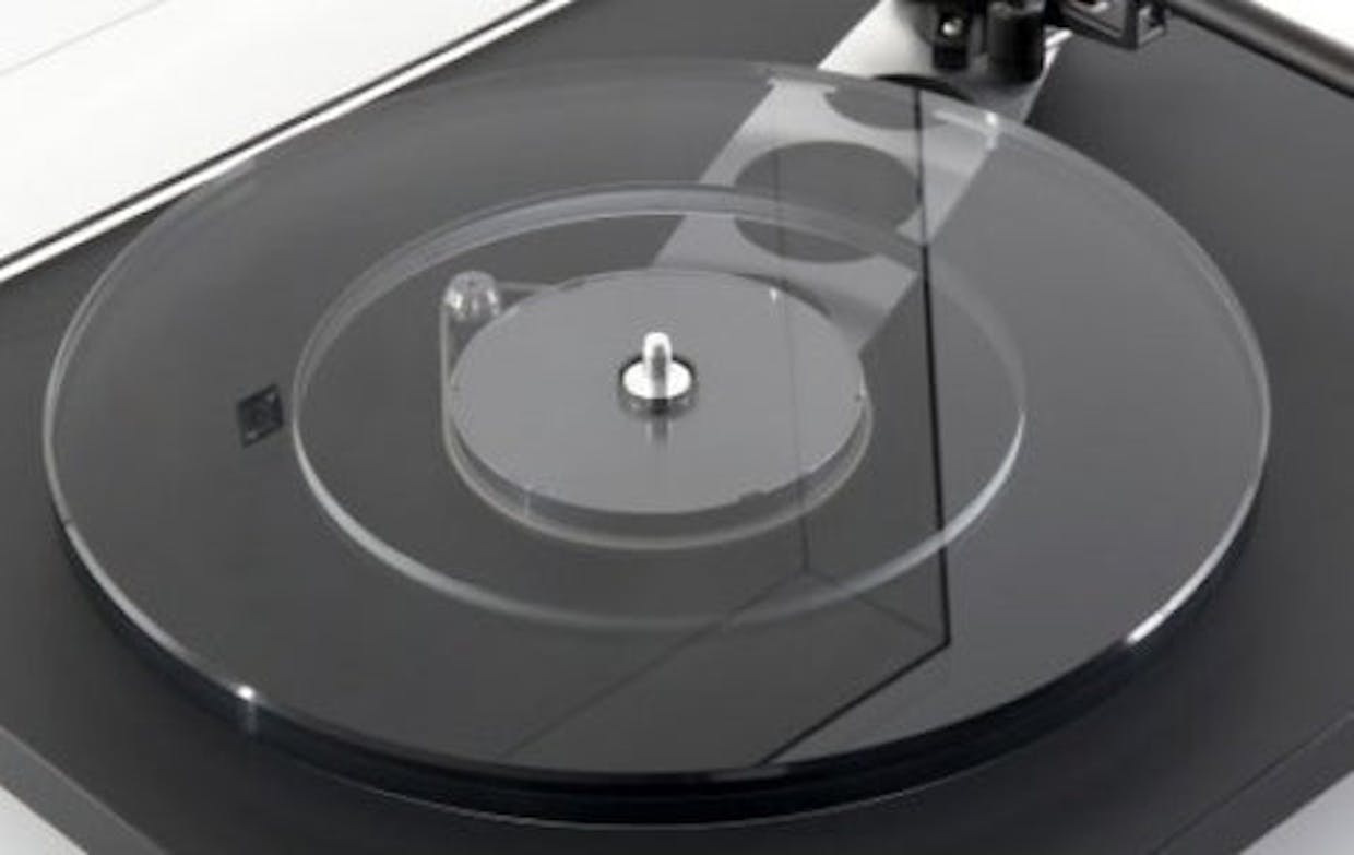 What are the Basic parts of a turntable? 