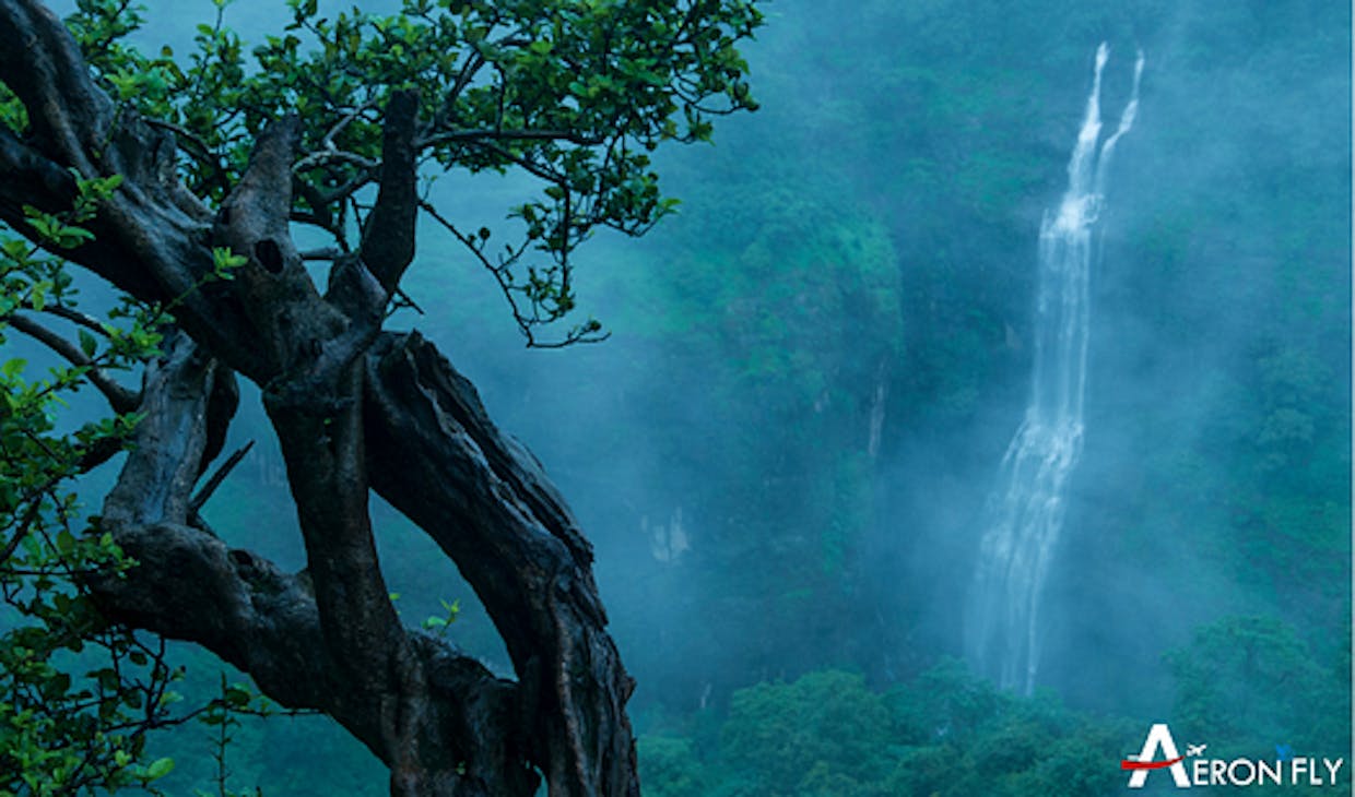 Why does everyone want to visit Khandala in the Rainy season?