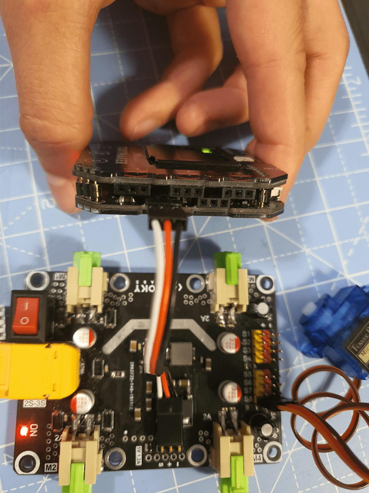 How to connect the Motor Shield to the Servos and the Tokymaker?