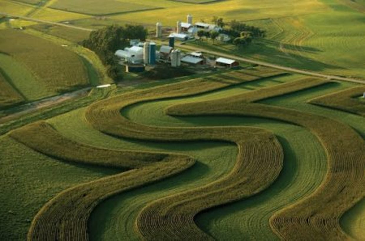 What is Contour Farming?In which type of soil contour farming is suitable?